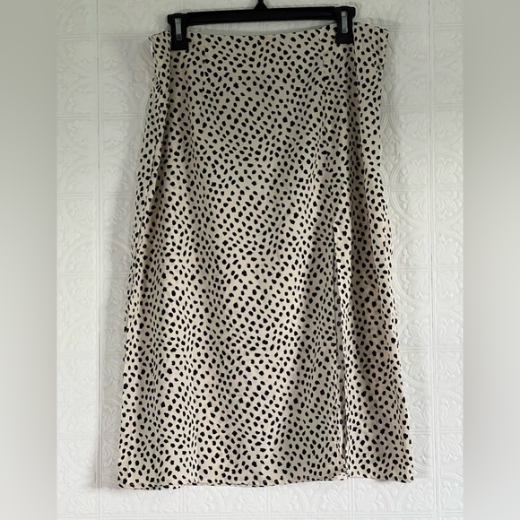 SHEIN | Polka Dotted MIDI Skirt - Picture 1 of 4